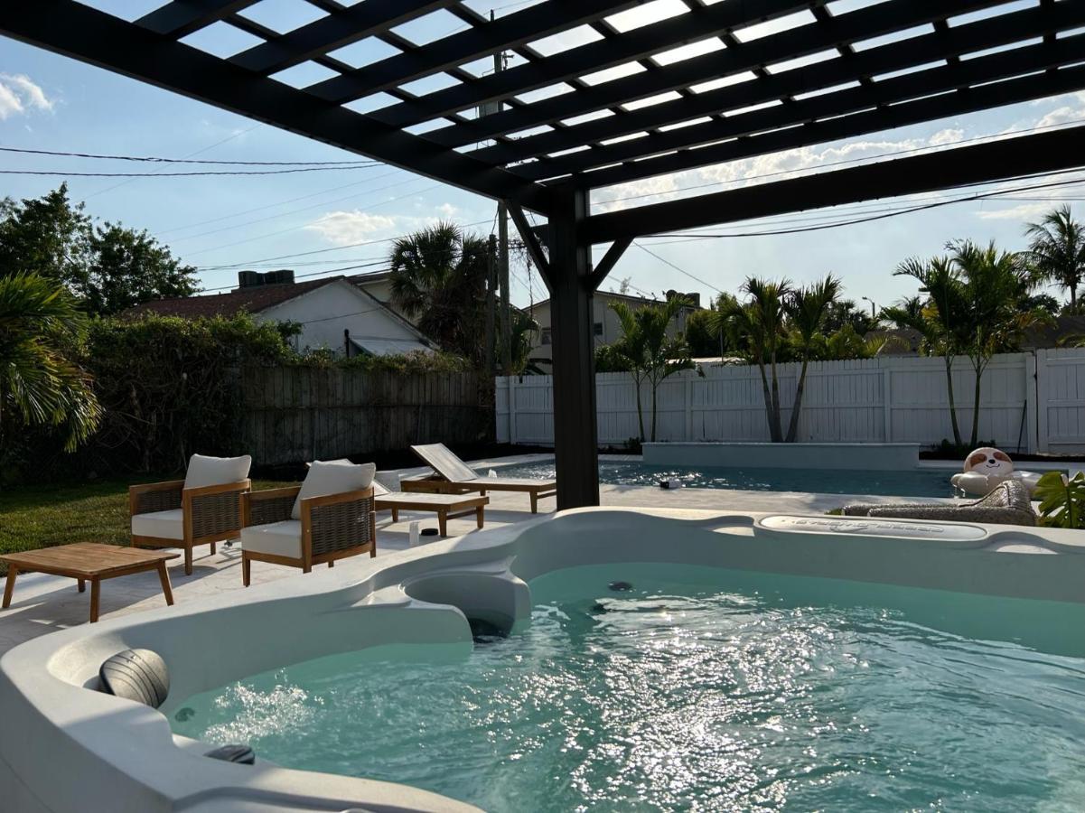 Jungle Cottage With Luxury Pool, Hot Tub And More! Лейк-Уорт Экстерьер фото